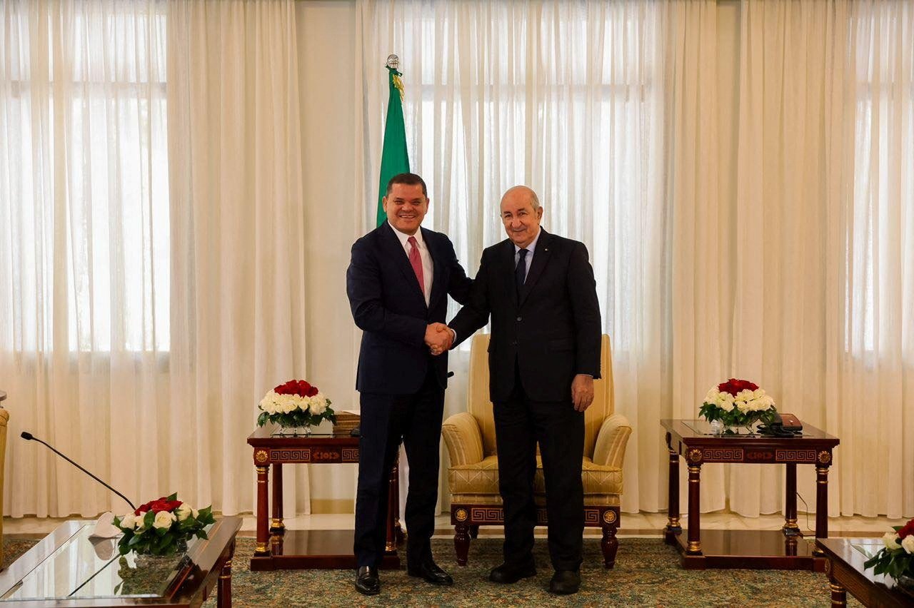 The head of Libya&#039;s Government of National Unity, Abdul Hamid Dbeibah, meets with Algeria&#039;s President Abelmadjid Tebboune in Algiers, Algeria, April 18, 2022. (Media Office of the Prime Minister/Handout via Reuters)