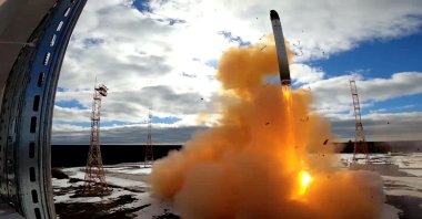 A Sarmat intercontinental ballistic missile is test-launched by the Russian military at the Plesetsk cosmodrome in Arkhangelsk region, Russia, in this still image taken from a video released April 20, 2022. (Reuters Photo)