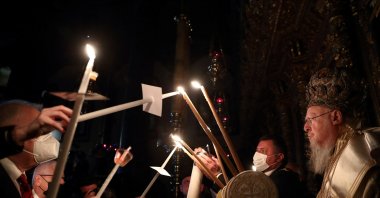 Patriarch Bartholomew leads the Easter service at the church in the patriarchate, in Istanbul, Turkey, April 24, 2022. (REUTERS PHOTO)