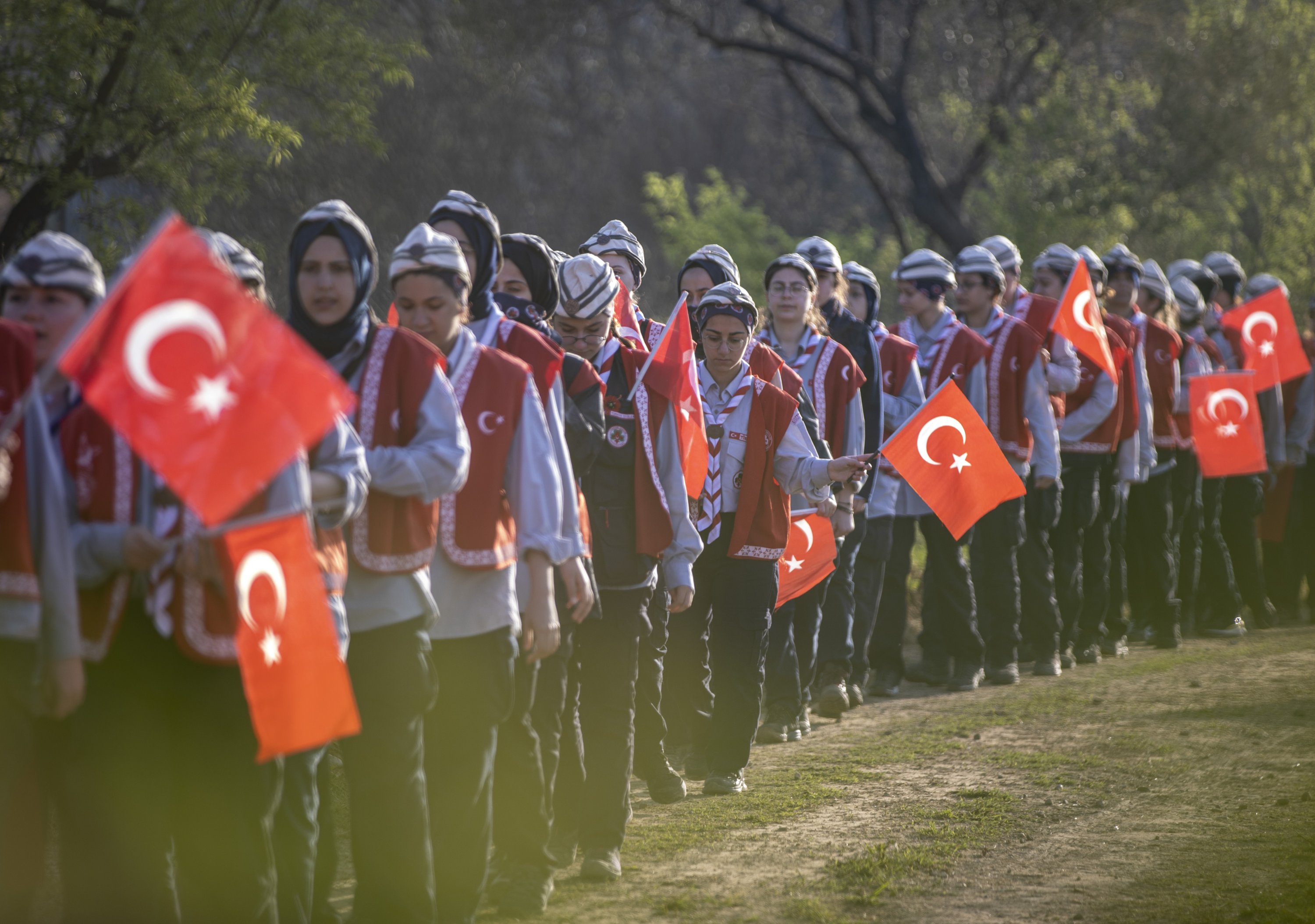 Turkish students attend the march to remember fallen soldiers, in Çanakkale, western Turkey, April 25, 2022. (AA Photo)