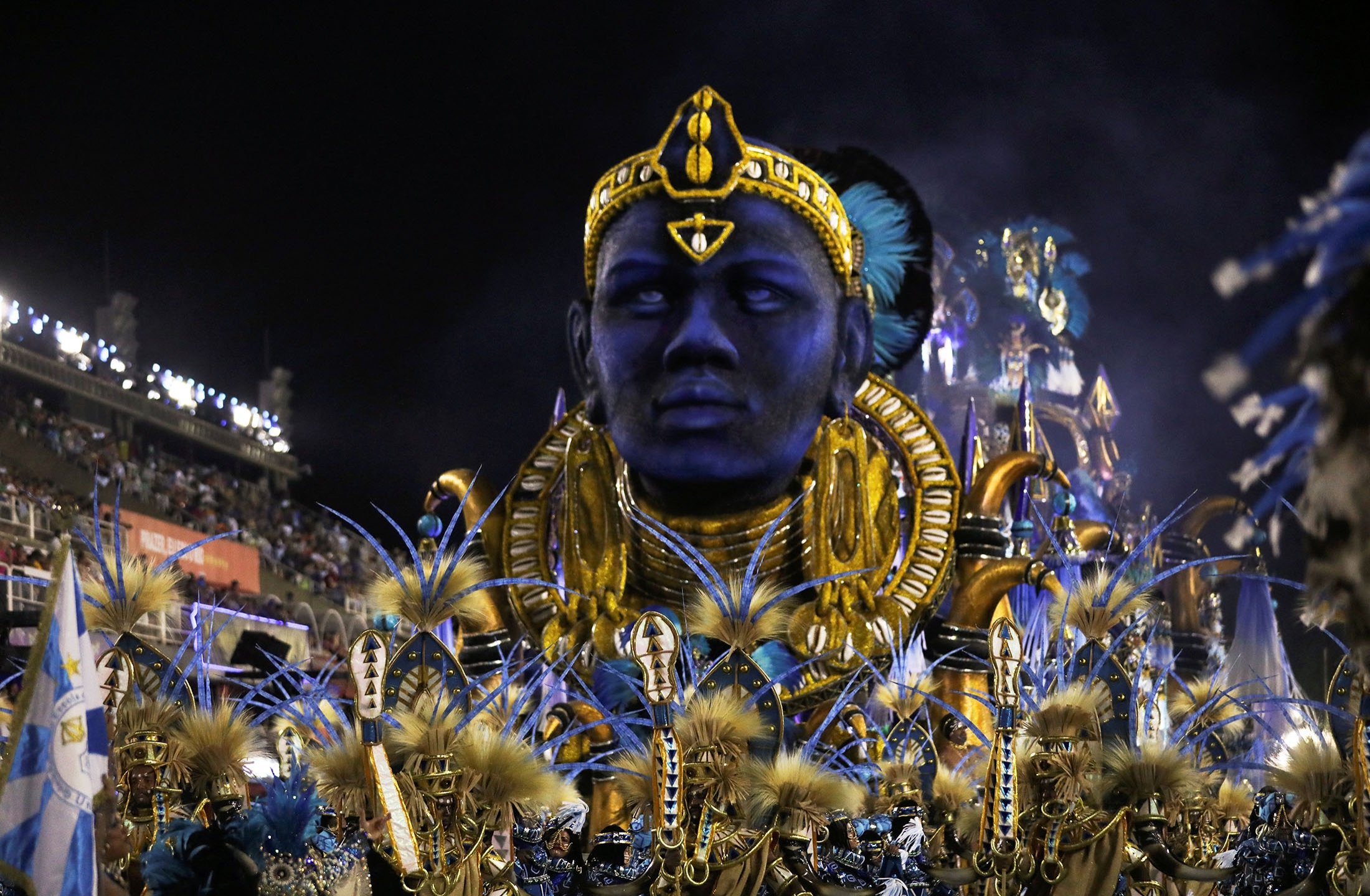 Feathers, headpieces and samba: Rio Carnival back in full force | Daily  Sabah