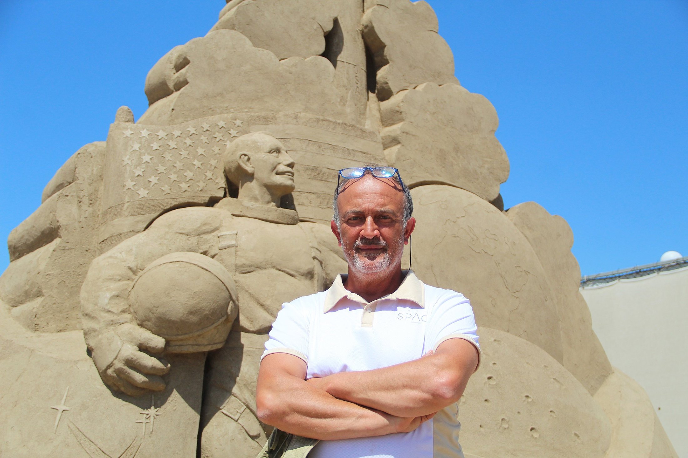 Sand art ground space themes in Antalya festival | Daily Sabah