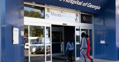 People walk into the Children&#039;s Hospital of Georgia in Augusta, Georgia, U.S., Jan. 14, 2022. (Reuters Photo)