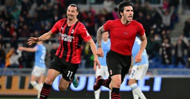 AC Milan&#039;s Sandro Tonali (R) celebrates with Zlatan Ibrahimovic after scoring against Lazio, Rome, Italy, April 24, 2022. (Reuters Photo)