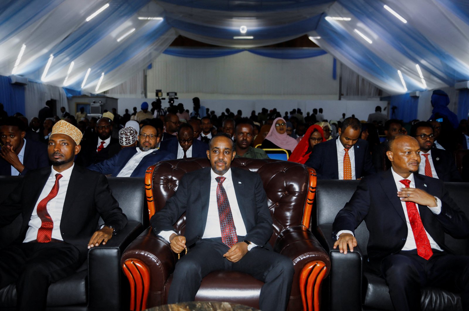 Somalia&#039;s Prime Minister Mohamed Hussein Roble (C) attends the swearing-in ceremony of the newly elected lawmakers at an election hall in capital Mogadishu, Somalia, April 14, 2022. (Reuters Photo)