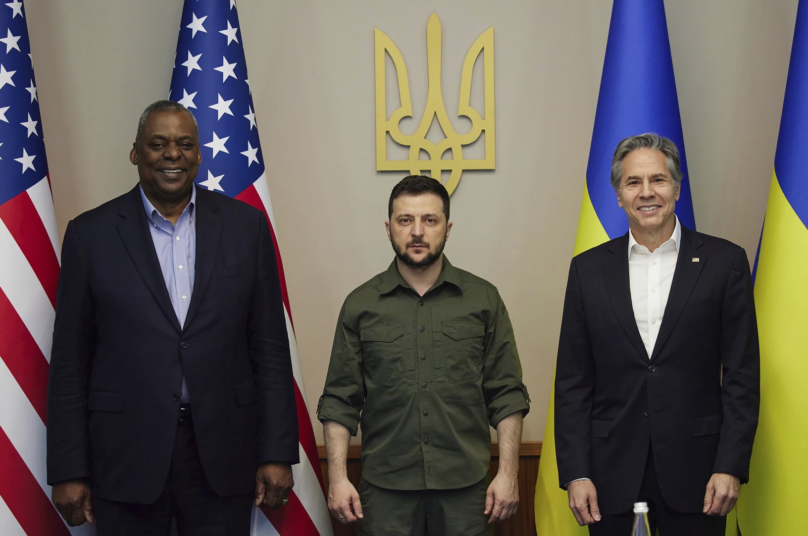 U.S. Secretary of Defense Lloyd Austin (L), Ukrainian President Volodymyr Zelenskyy (C) and U.S. Secretary of State Antony Blinken pose for a picture during their meeting, Kyiv, Ukraine, April 24, 2022. (AP Photo)