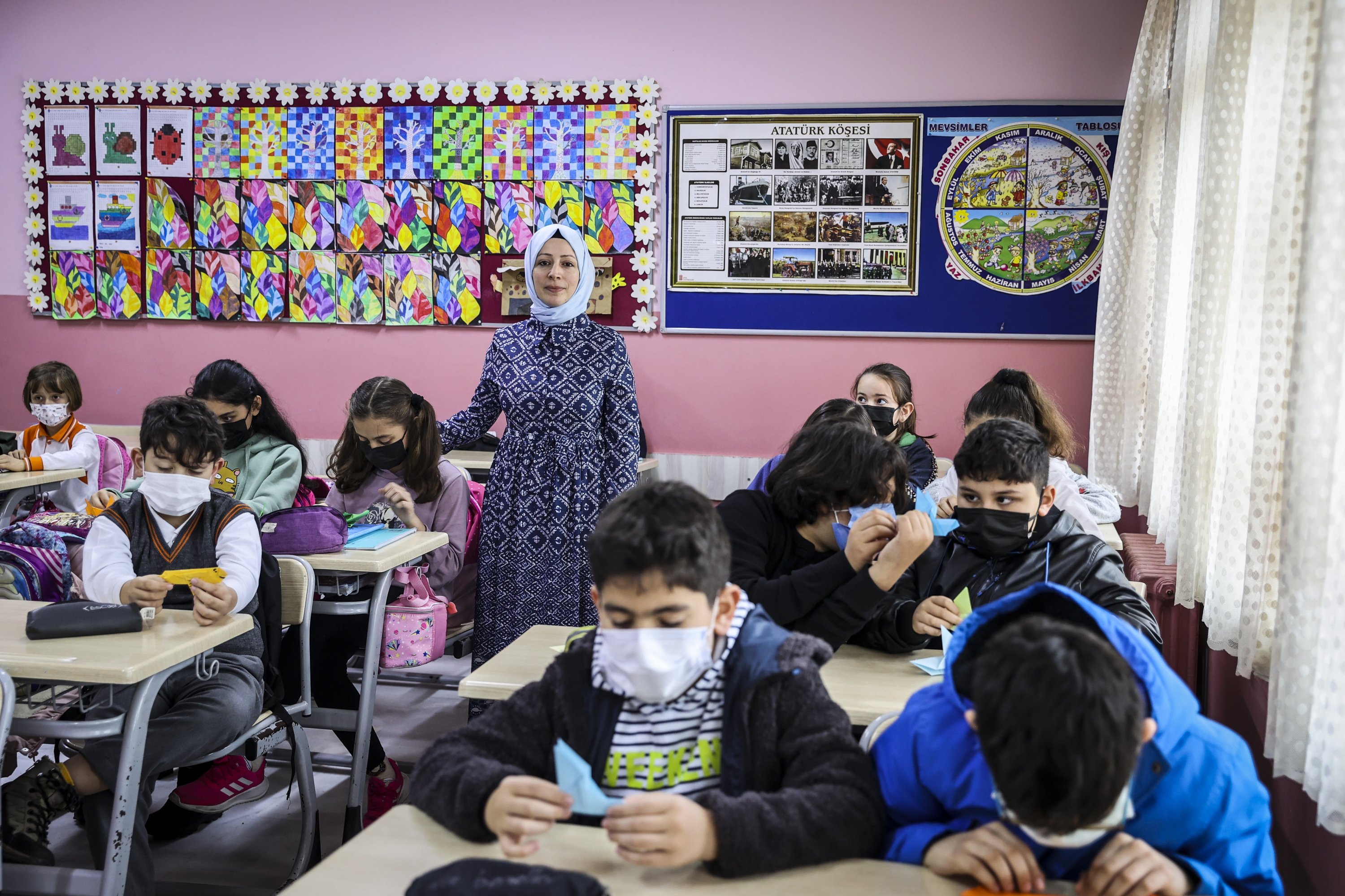 Kevser Çelebi, teacher of religious culture and moral knowledge at Kartal Salih Nafiz Tüzün primary school, teaches his students his origami project with tales and stories, Istanbul, Turkey, April 26, 2022. (AA Photo)
