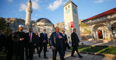 Parliament Speaker Mustafa Şentop (C) and the accompanying delegation attend the iftar dinner at the Islamic Cultural Center in the city of Livno in western Bosnia-Herzegovina, April 25, 2022. (AA)