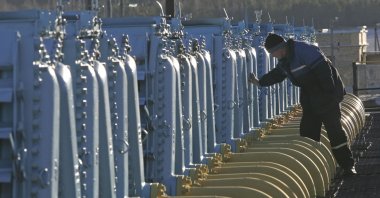 A Belarusian worker on duty at a gas compressor station of the Yamal-Europe pipeline near Nesvizh, some 130 kilometers (81 miles) southwest of the capital Minsk, Belarus, Dec. 29, 2006. (AP Photo)