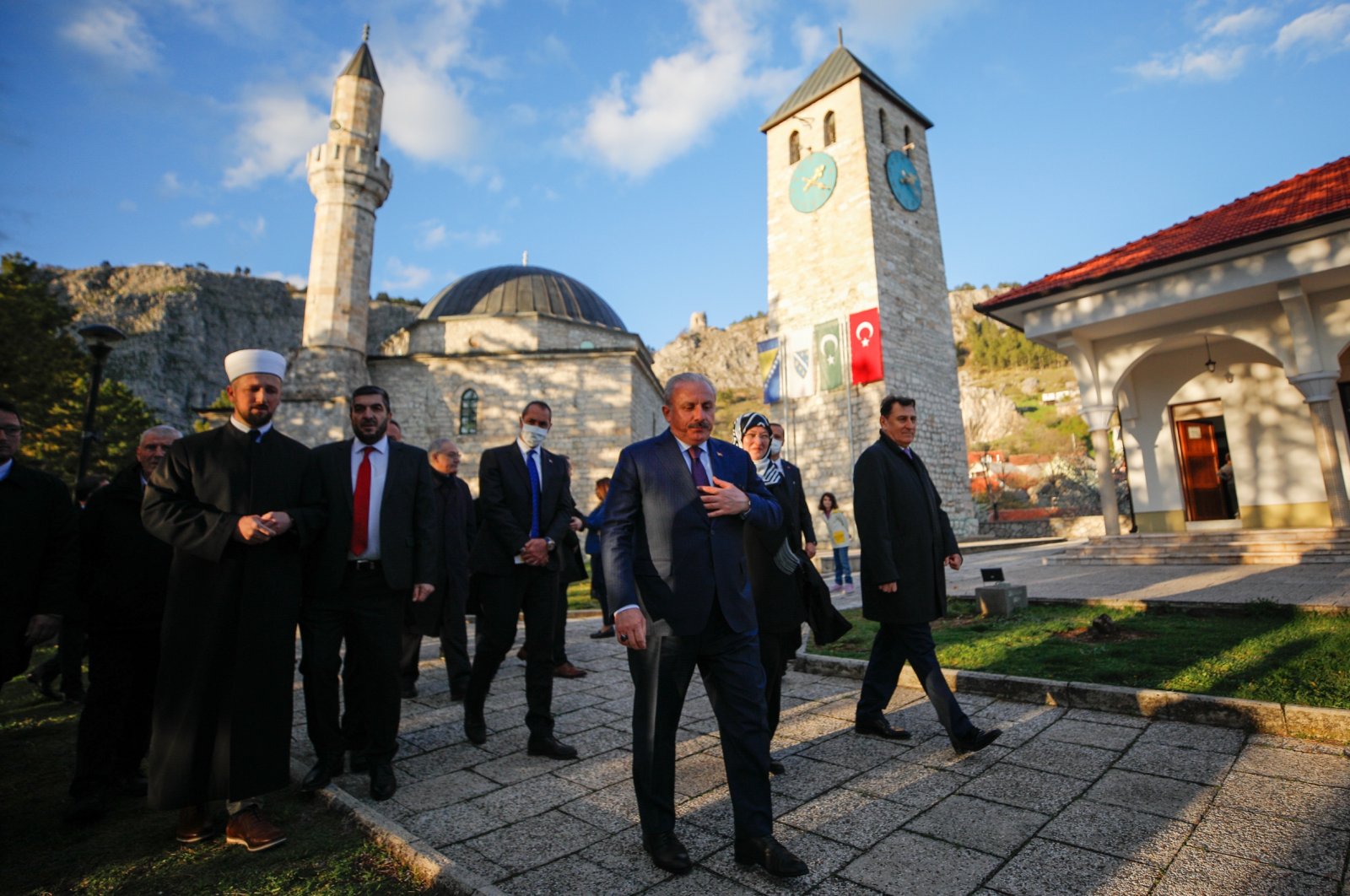 Parliament Speaker Mustafa Şentop (C) and the accompanying delegation attend the iftar dinner at the Islamic Cultural Center in the city of Livno in western Bosnia-Herzegovina, April 25, 2022. (AA)
