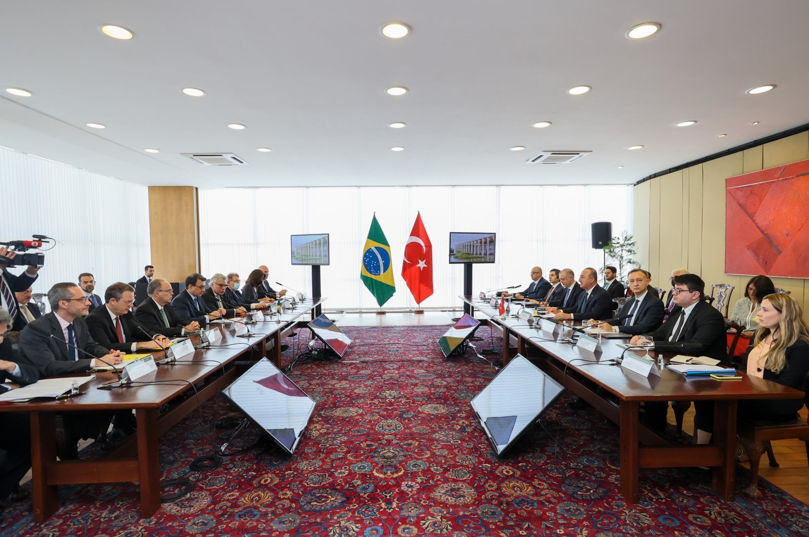 Delegations led by Foreign Minister Mevlüt Çavuşoülu (4th R) and his Brazilian counterpart Carlos Franca (5th from L) meet in Brasilia, Brazil, April 25, 2022. (AA Photo)