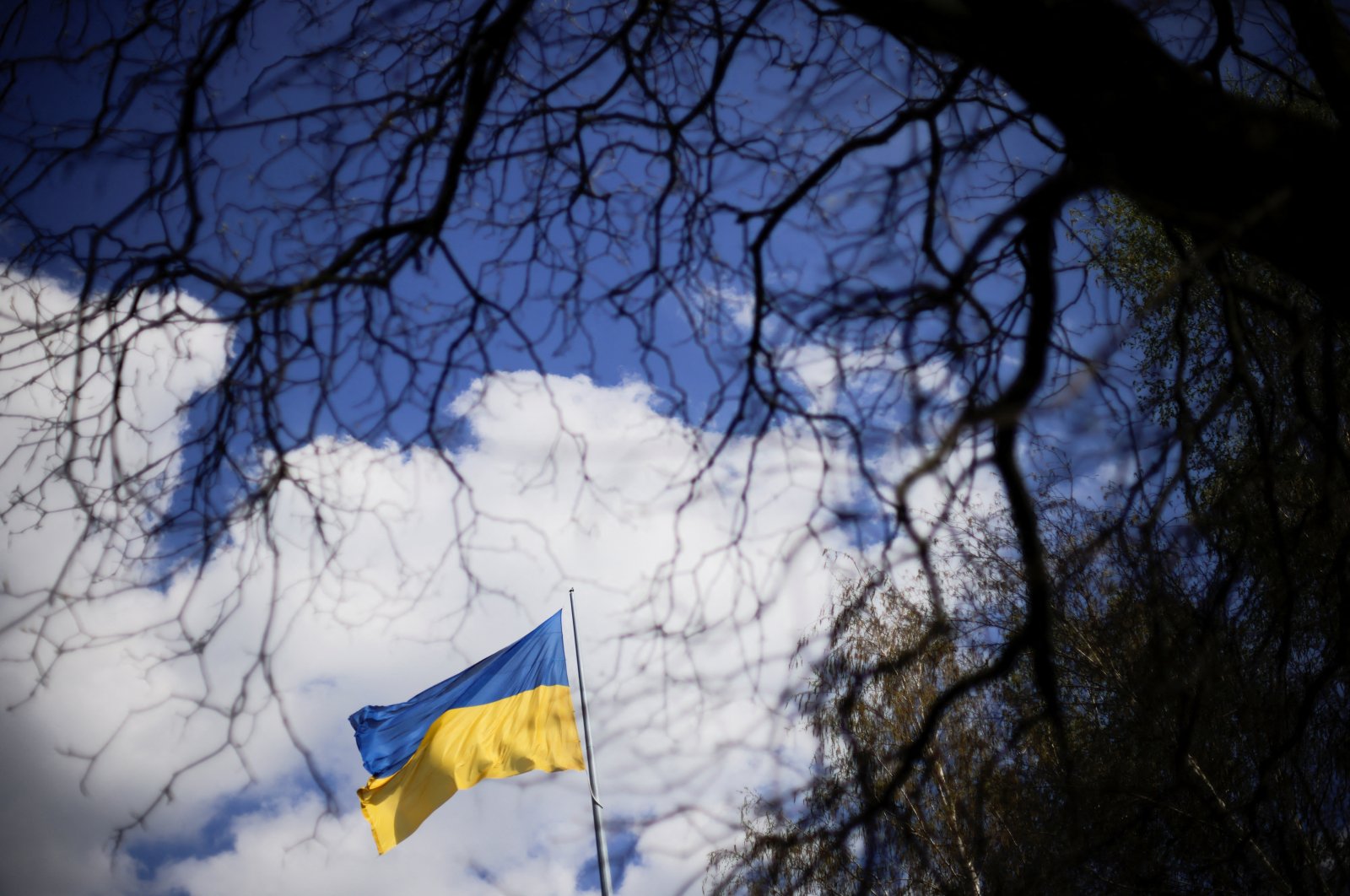 A Ukrainian flag is hoisted at a square, amid Russia&#039;s invasion of Ukraine, in the town of Kryvyi Rih, Dnipropetrovsk region, Ukraine, April 25, 2022. (Reuters Photo)