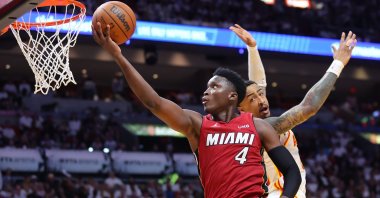Heat's Victor Oladipo goes up for a layup against the Hawks in an NBA playoffs game, Miami, Florida, April 26, 2022. (AFP Photo)