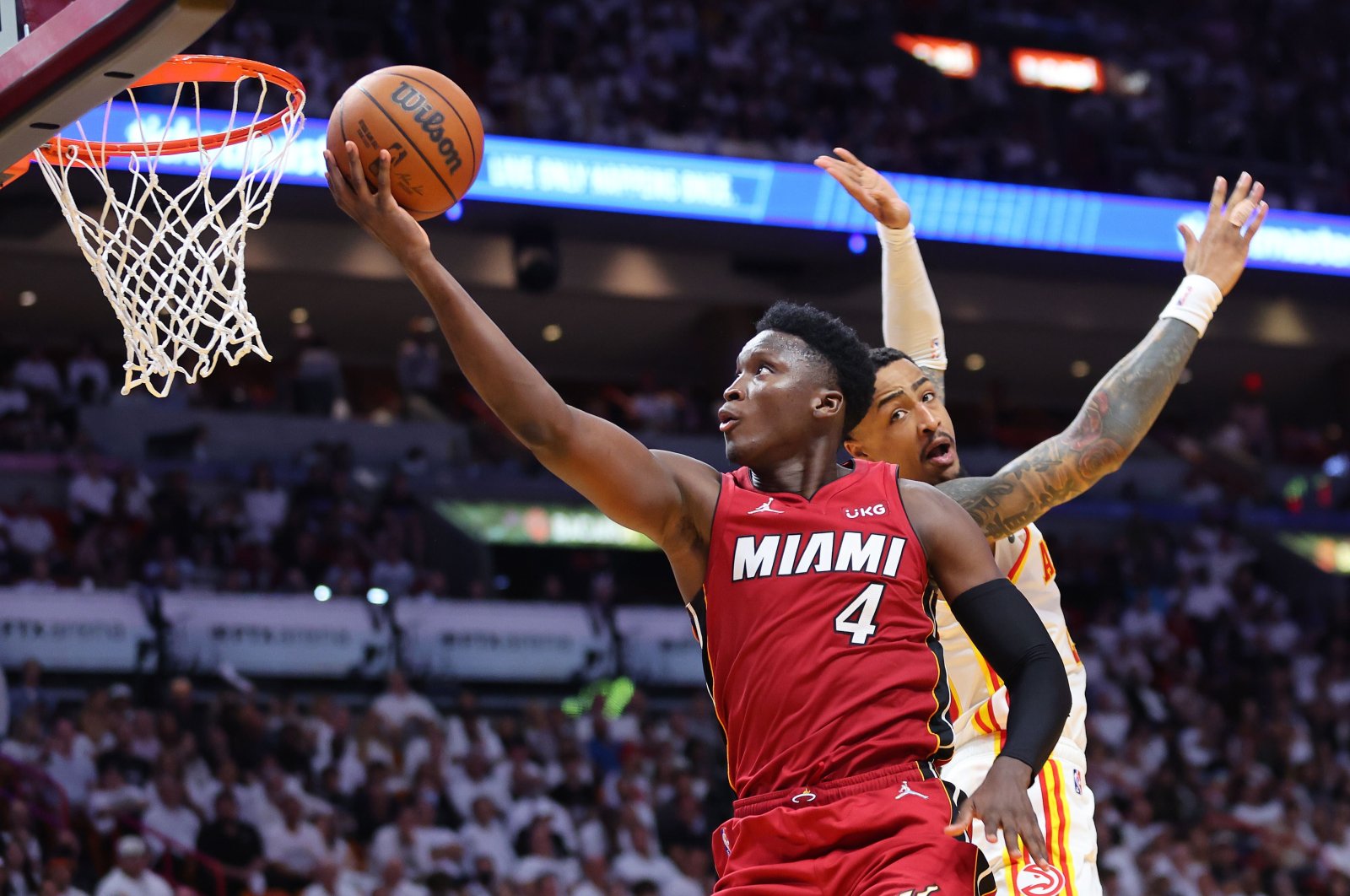 Heat&#039;s Victor Oladipo goes up for a layup against the Hawks in an NBA playoffs game, Miami, Florida, April 26, 2022. (AFP Photo)