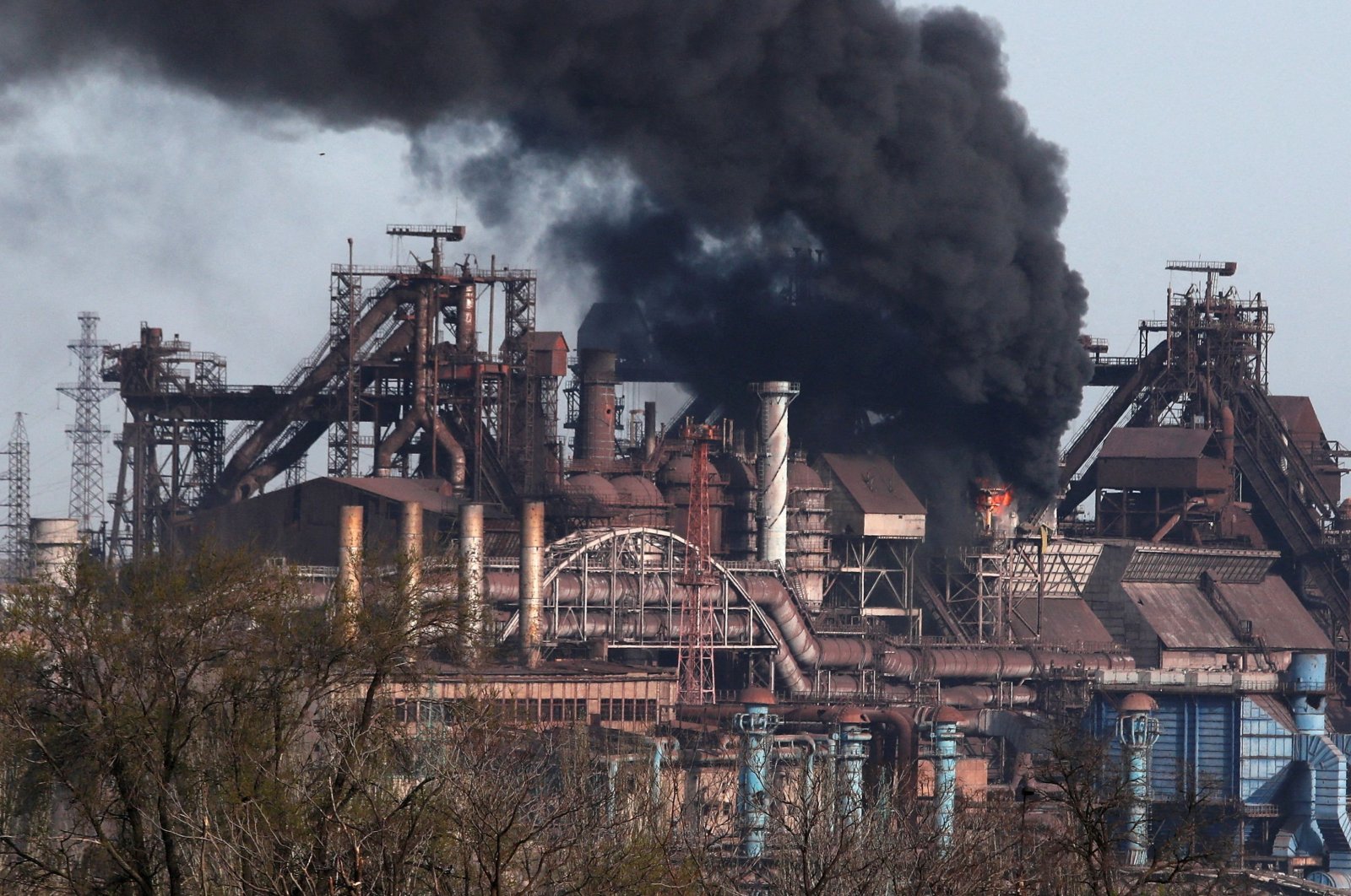 Smoke rises above a plant of Azovstal Iron and Steel Works during the Ukraine-Russia conflict in the southern port city of Mariupol, Ukraine, April 25, 2022. (Reuters Photo)