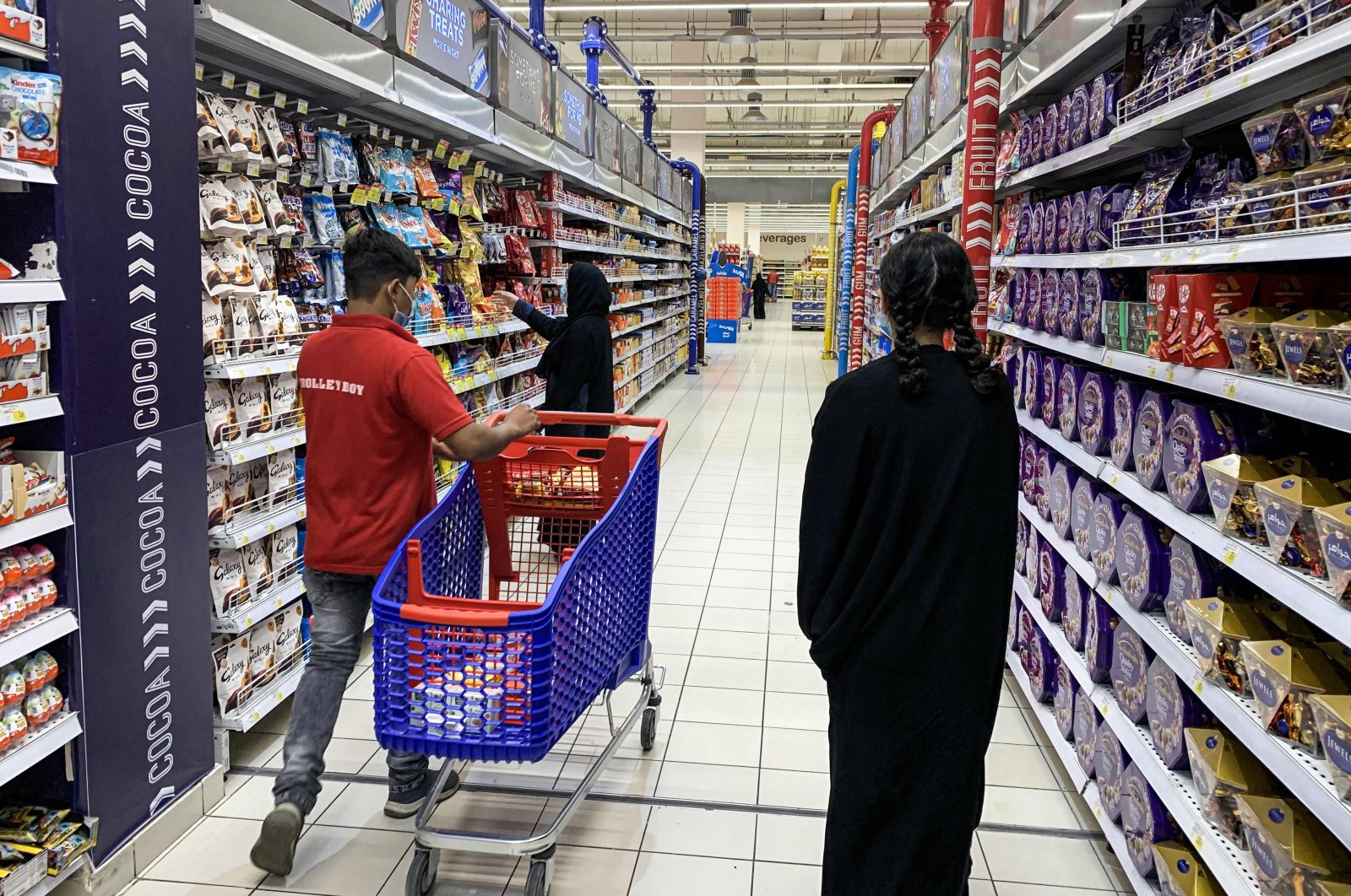 A woman shops for snacks at a supermarket in Saudi Arabia&#039;s capital Riyadh, Oct. 18, 2020. (AFP Photo)
