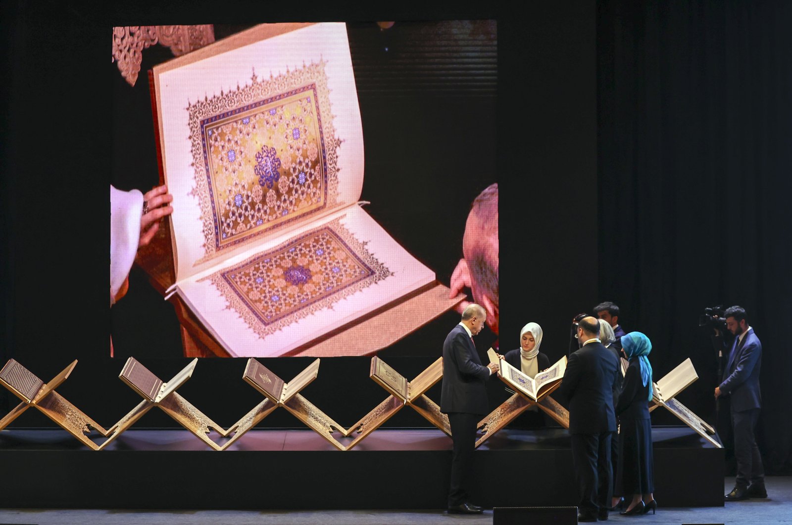 A view of the mushaf on a screen as President Recep Tayyip Erdoğan examines the book on stage during the ceremony, in Istanbul, Turkey, April 27, 2022. (AA PHOTO)