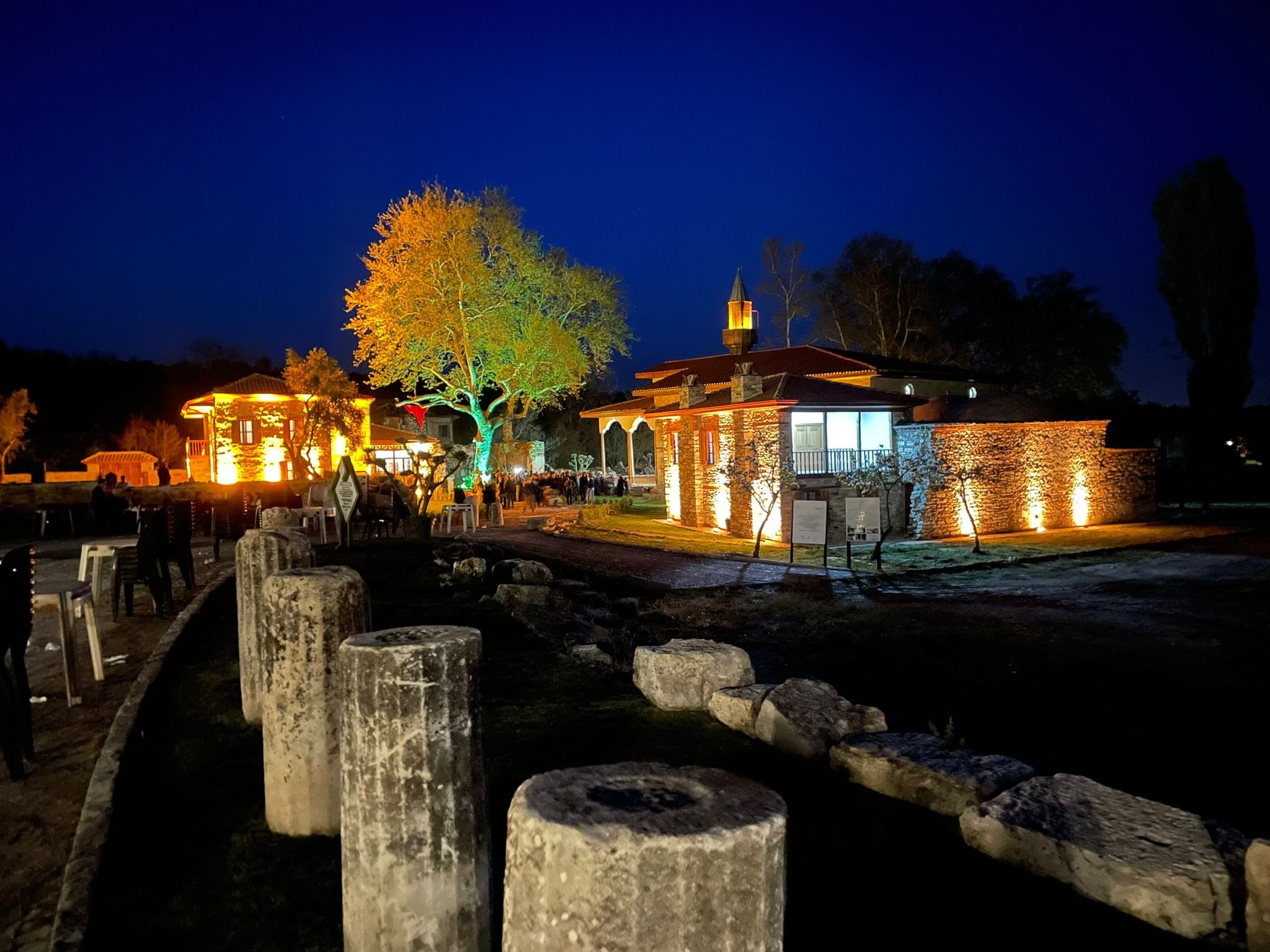 Bangunan bersejarah di pintu masuk kota kuno Stratonikeia, yang termasuk dalam Daftar Tentatif Warisan Dunia UNESCO, sedang dipugar, Muğla, Turki, 28 April 2022. (AA Photo)