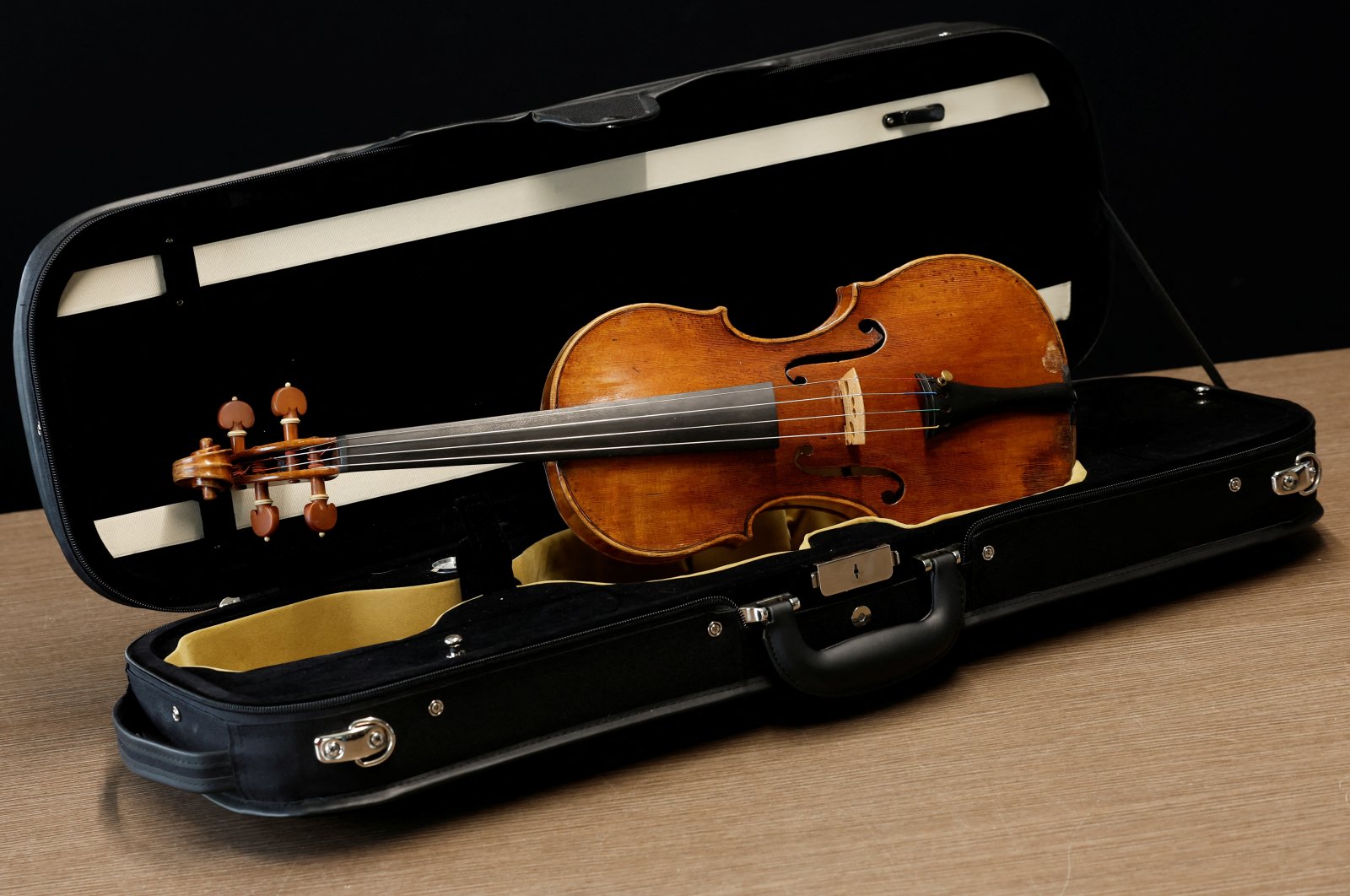 A rare 1736 violin by Italian luthier Guarneri del Gesu is displayed during a media preview at Aguttes auction house ahead of the violin&#039;s auction in Neuilly-sur-Seine, near Paris, France, April 26, 2022. (REUTERS)
