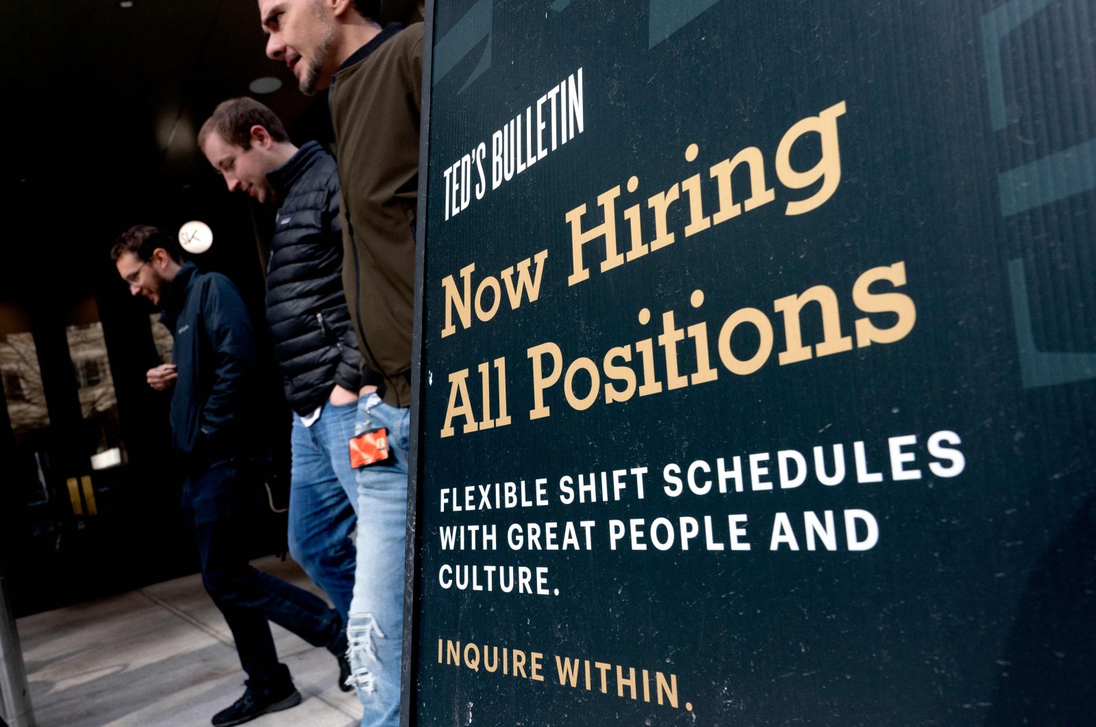 Ekonomi AS berkontraksi pada kuartal pertama, klaim pengangguran mingguan turun
