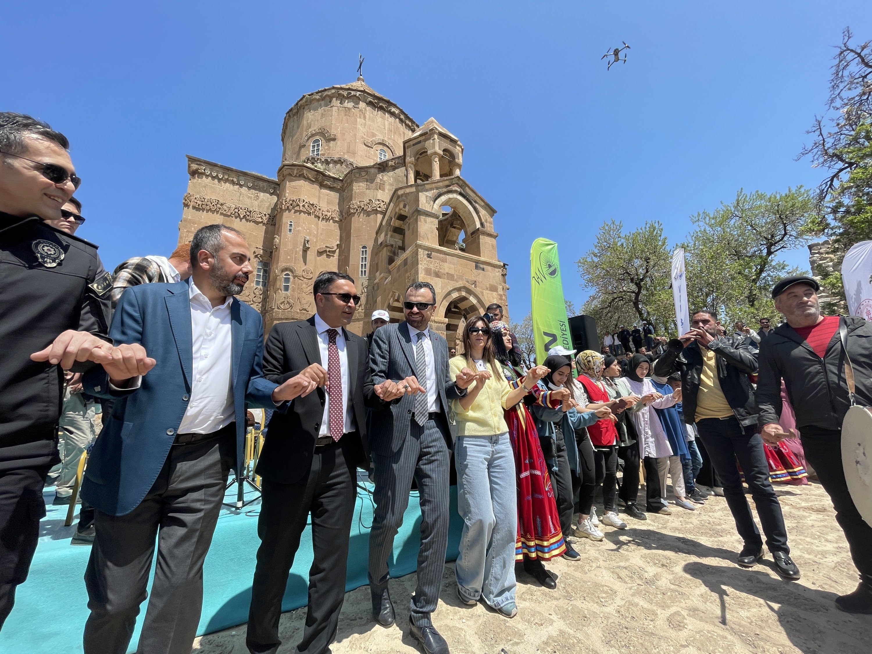 Organized by the Provincial Directorate of Culture and Tourism of Van on Akdamar Island in the Gevaş district of Van, the 