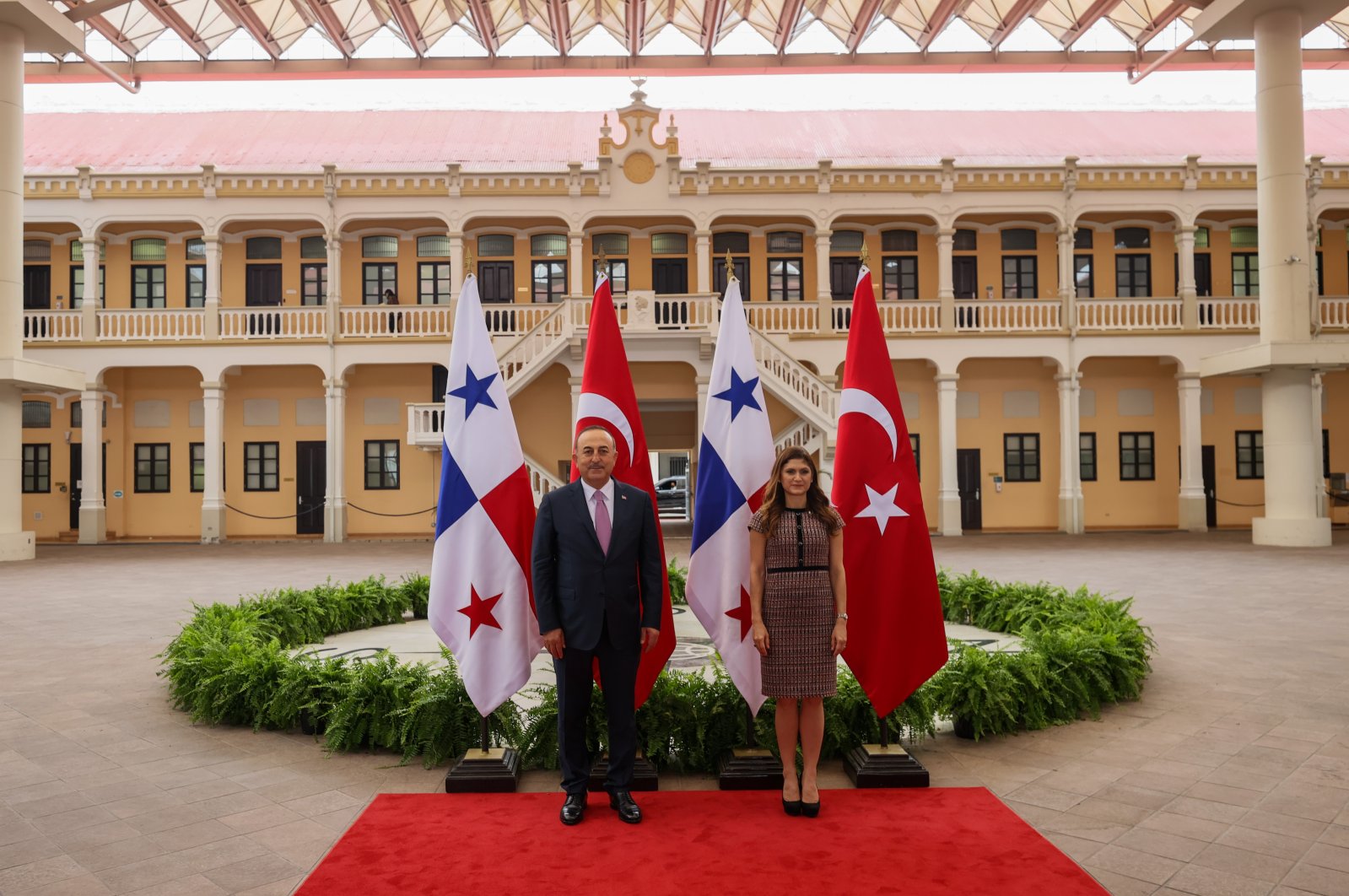 Foreign Minister Mevlüt Çavuşoğlu (L) and his Panamanian counterpart Erika Mouynes pose for a photo in Panama City, Panama, April 28, 2022. (AA Photo)