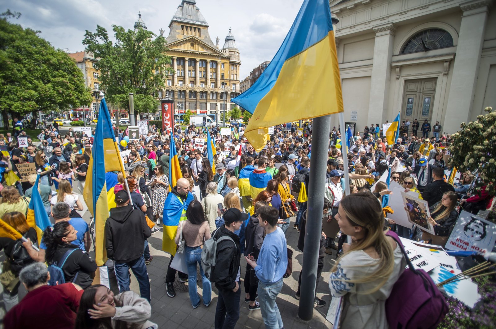 Protes terpisah kembali ke Ukraina, Rusia di Budapest Hongaria