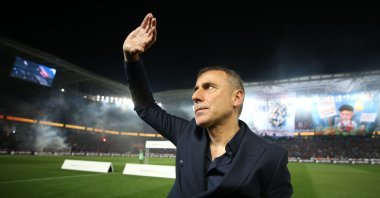 Trabzonspor coach Abdullah Avcı greets the crowd before a Süper Lig match against Antalyaspor, Trabzon, Turkey, April 30, 2022. (AA Photo)