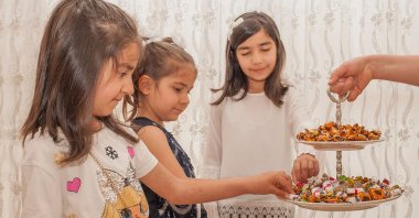 Children receive candy for Ramadan Bayram, Diyarbakır, Turkey, May 24, 2020. (Shutterstock Photo)