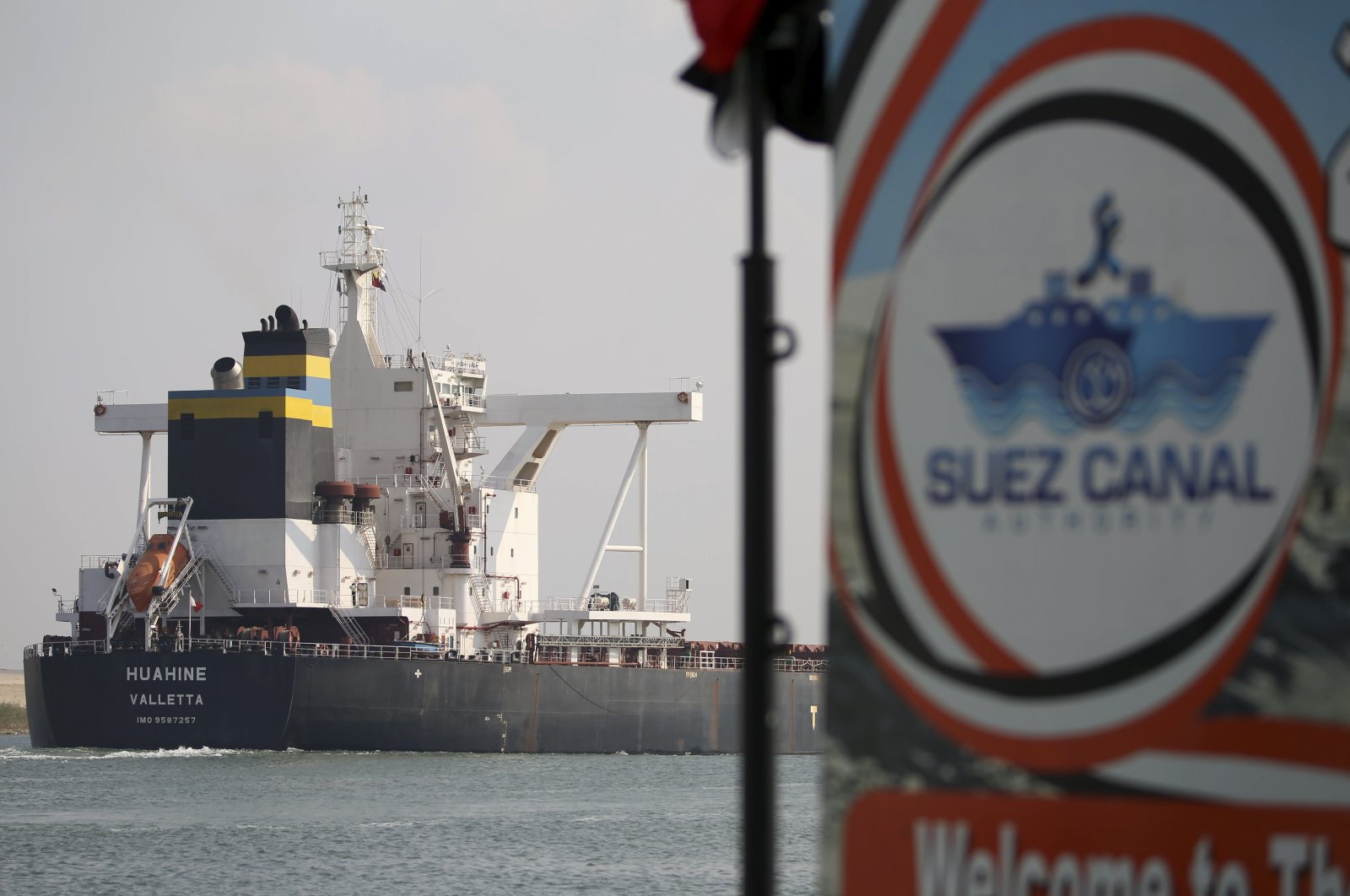 Lalu lintas tinggi meningkatkan pendapatan bulanan Terusan Suez di bulan April