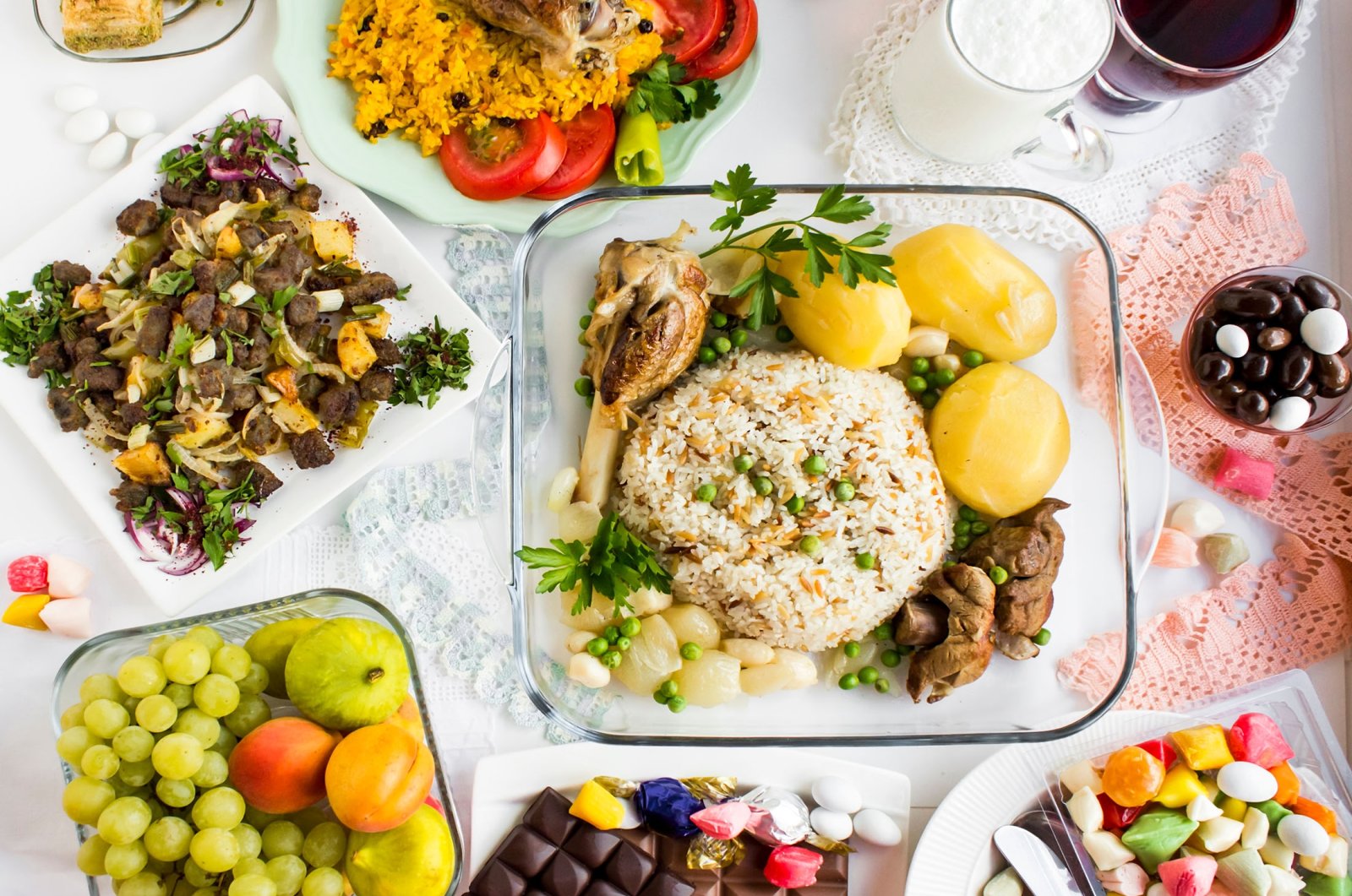 Meja liburan sehat dan makanan selama Ramadhan Bayram
