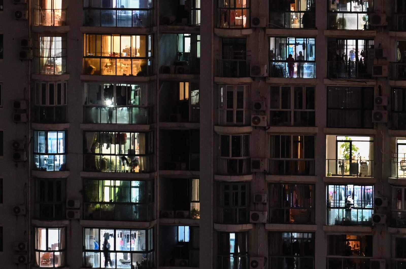 Residential units during a COVID-19 lockdown in the Jing&#039;an district in Shanghai, China, April 29, 2022. (AFP Photo)