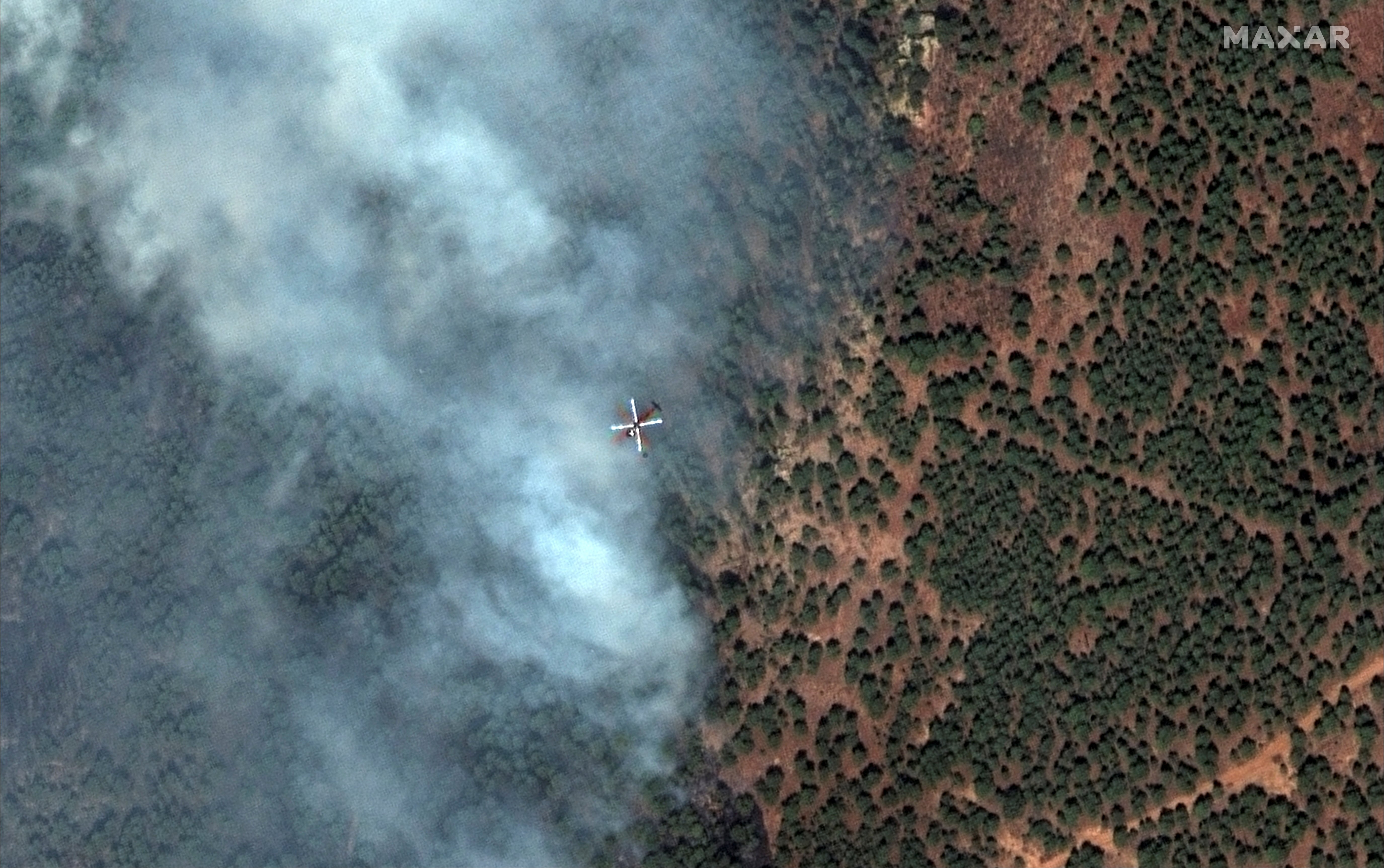 A satellite image shows a firefighting helicopter in air during Hermits Peak wildfire, east of Santa Fe, New Mexico, U.S., May 1, 2022. (REUTERS Photo)