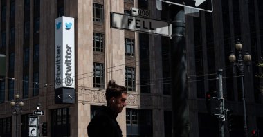 A person walks past the Twitter headquarters in downtown San Francisco, California, U.S., April 26, 2022. (AFP Photo)