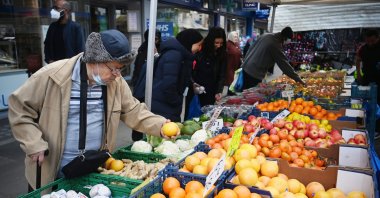 A man purchases fruit on a market stall in London, U.K., April 26, 2022. (EPA Photo)