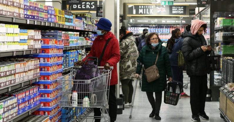 Shoppers are seen in a supermarket in London, U.K., Nov. 5, 2021. (Reuters Photo)