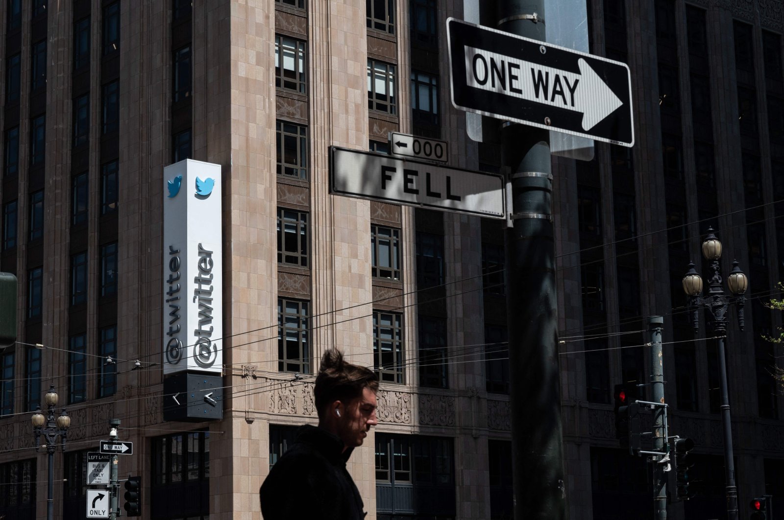 A person walks past the Twitter headquarters in downtown San Francisco, California, U.S., April 26, 2022. (AFP Photo)