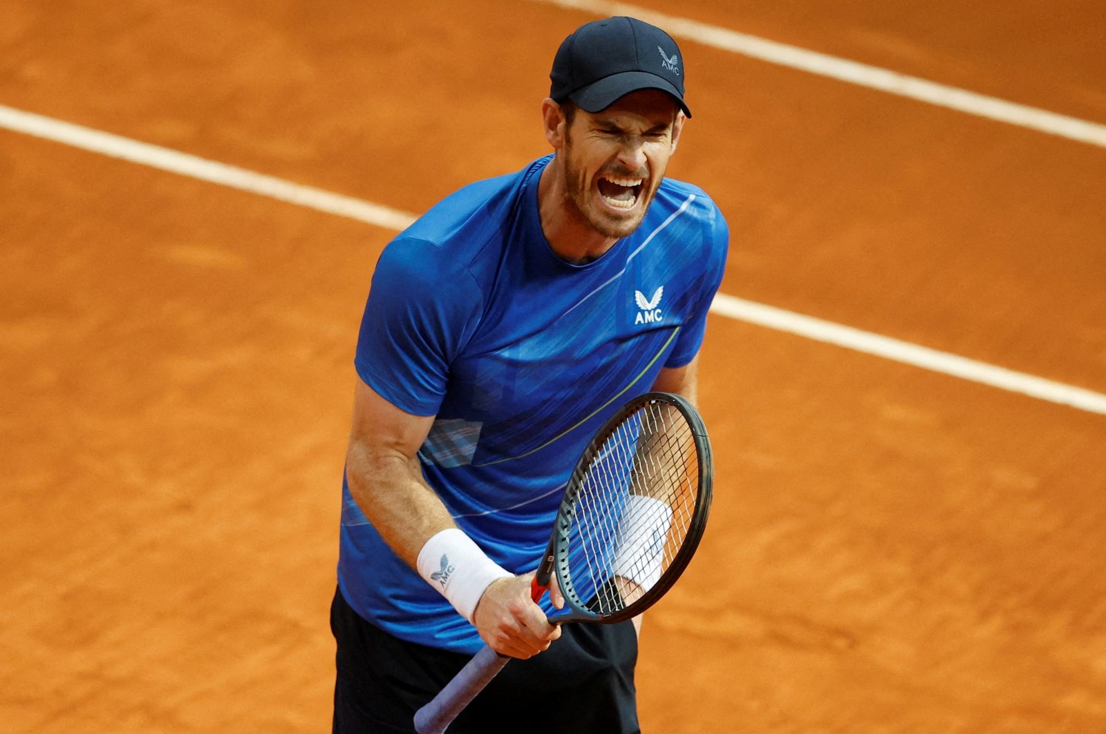 Andy Murray reacts during his Madrid Open second-round match against Denis Shapovalov, Madrid, Spain, May 4, 2022. (Reuters Photo)
