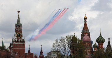 Russian Su-25 jet aircraft release smoke in the colors of the Russian state flag above the Kremlin and St. Basil&#039;s Cathedral during a rehearsal for the flypast, which is part of a military parade marking the anniversary of the victory over Nazi Germany in the World War II, in central Moscow, Russia, May 4, 2022. (Reuters Photo)