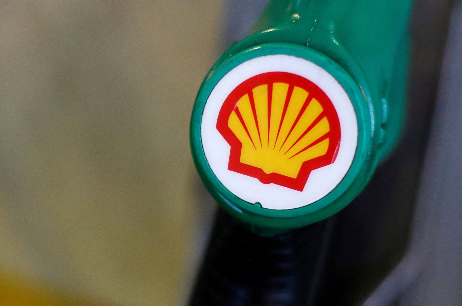 Laba bersih Shell naik 26% karena harga minyak yang tinggi mengimbangi keluarnya Rusia