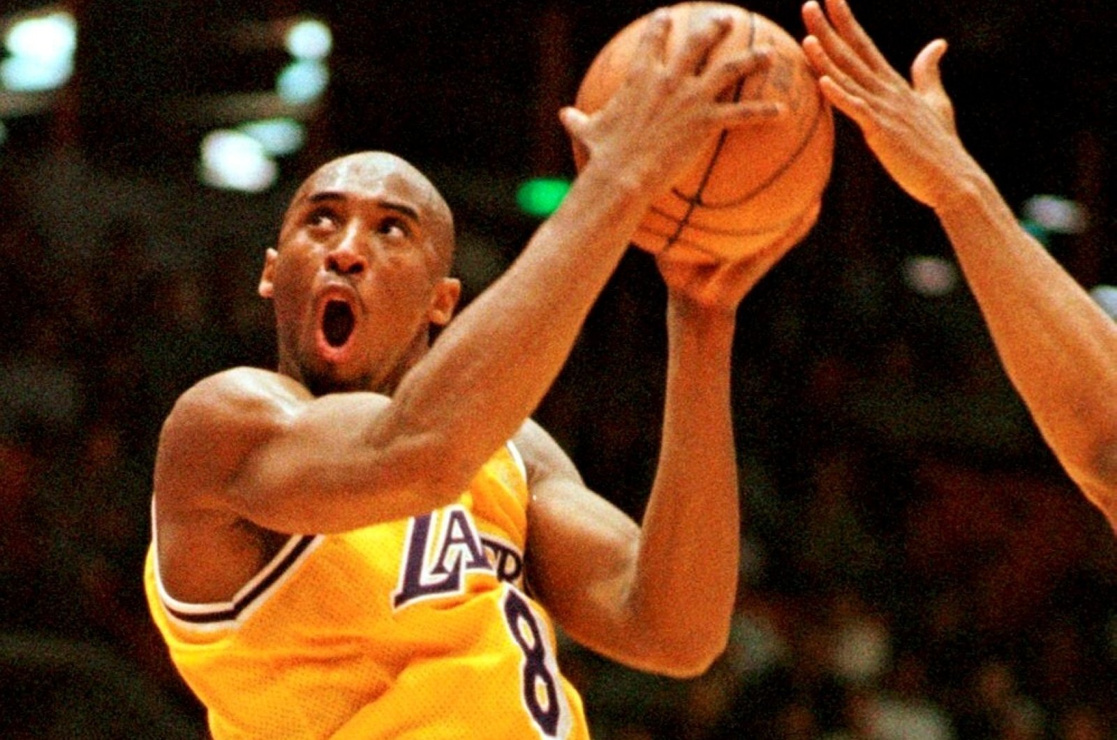 Jersey rookie mendiang bintang NBA Kobe Bryant bisa terjual  juta