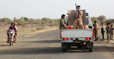 Yemeni pro-government forces deploy on the road linking the districts of Hays and Al-Jarrahi on the front lines, to secure the movement of citizens and goods in the war-ravaged western province of Hodeida, Yemen, April 28, 2022. (AFP Photo)