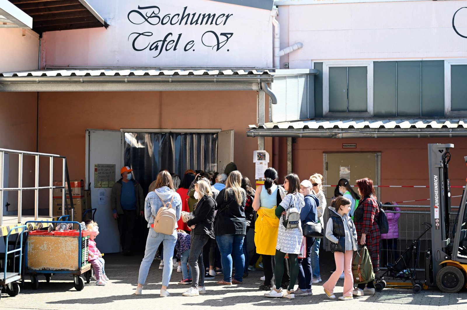 Refugee women and children from Ukraine queue for food at the Wattenscheider Tafel in Bochum, western Germany, April 20, 2022. (AFP Photo)