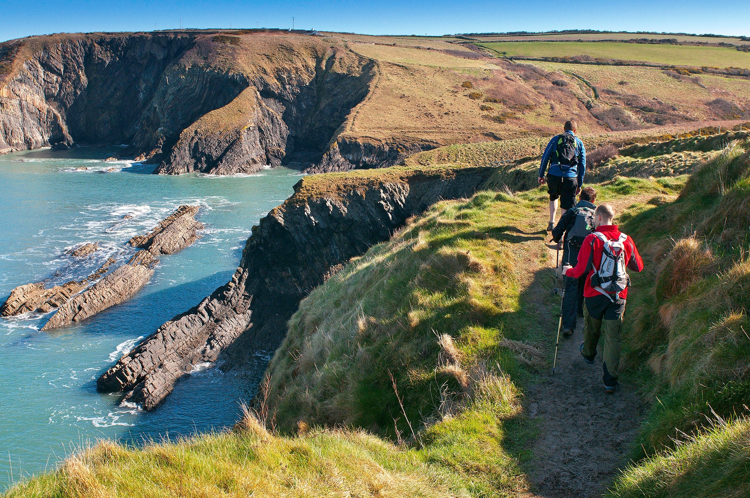 Lanskap Pembrokeshire dengan Wales Coast Path-nya sudah menjadi tujuan populer bagi para pejalan kaki – terlebih lagi sejak situs tersebut digunakan sebagai makam Dobby dalam film Harry Potter, Wales, 29 September 2015. (Foto dpa)