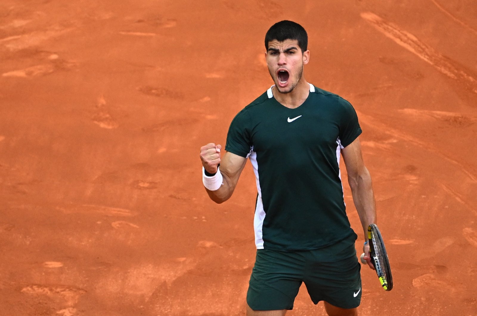 Spain&#039;s Carlos Alcaraz reacts after beating Serbia&#039;s Novak Djokovic in the Madrid Open semifinal, Madrid, Spain, May 7, 2022. (AFP Photo)