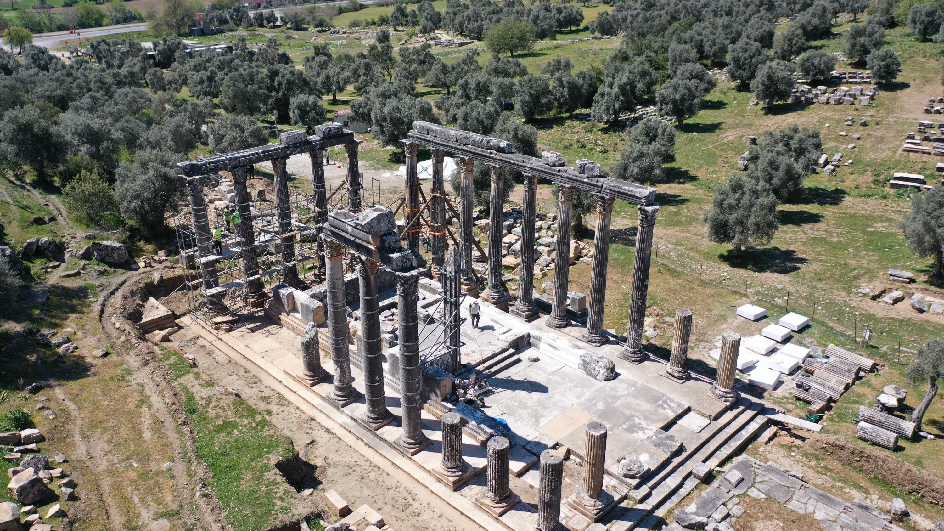 Pemandangan dari pekerjaan restorasi di Kuil Zeus Lepsynos, Euromos, Muğla, Turki barat daya, 6 Mei 2022. (AA Photo)