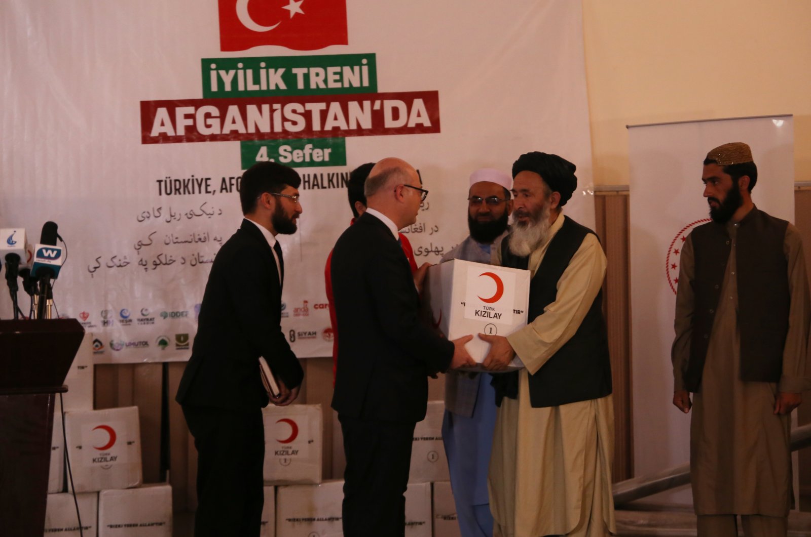 The Turkish Red Crescent distributed food aid to needy people in Kabul, Afghanistan, May 5, 2022. (AA Photo)
