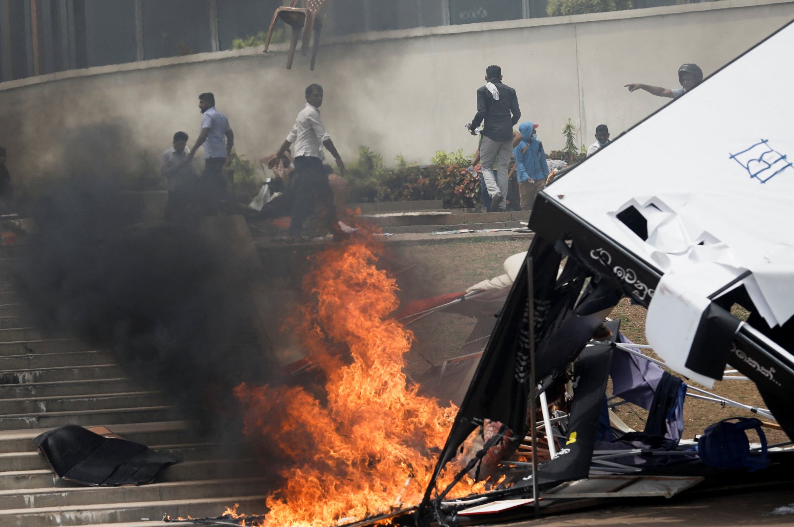 Supporters of Sri Lanka&#039;s ruling party set fire to the &quot;Gotagohome&quot; village, which was set up by anti-government demonstrators, during a clash between the two groups, amid the country&#039;s economic crisis, Colombo, Sri Lanka, May 9, 2022. (Reuters Photo)