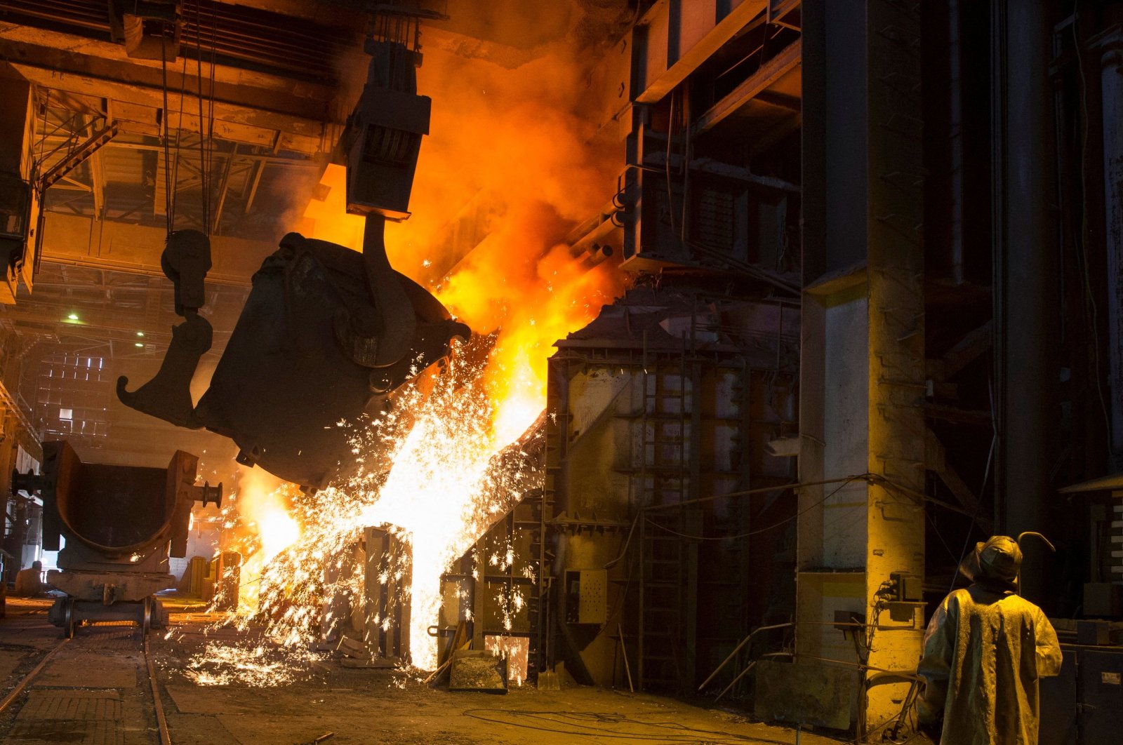 A steelworker operates machinery at the Ilich iron and steel plant in the southern coastal town of Mariupol, Ukraine, Sept. 2, 2014. (Reuters Photo)