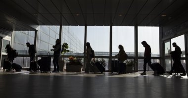 Travelers walk with their luggage inside the Ben Gurion Airport, Tel Aviv, Israel, Nov. 28, 2021. (AP PHOTO)